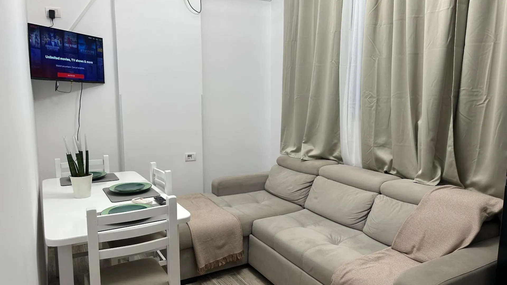 Sister'S Apt Тирана
